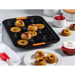 12 Forme - Le Creuset Forme Speciali Stampo Mini Ciambelle Antiaderente In Acciaio al Carbonio